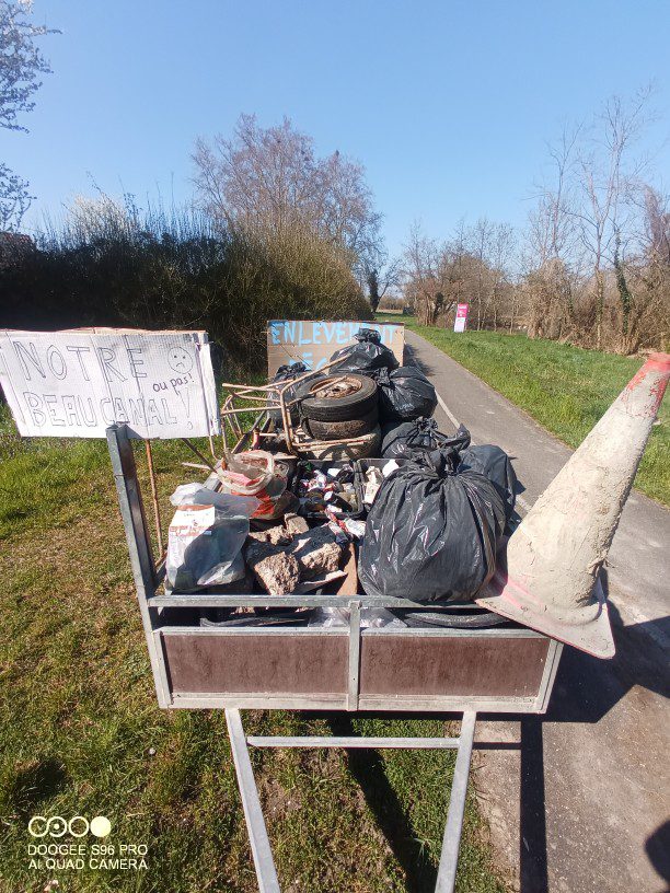 Canal du Rhône au Rhin : Un témoignage par un habitant de l’absence d’entretien et de nettoyage des nombreux déchets qui bordent le canal ou baignent dans ses eaux. : Image à la une