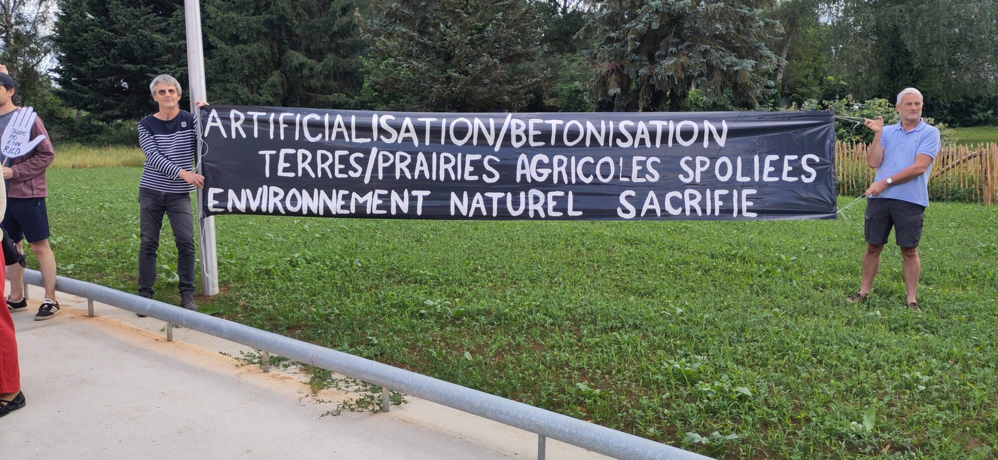 3 juin  :  manifestation du collectif fédéré « stop Europa vallée »devant la com com d&rsquo;Erstein : Image à la une